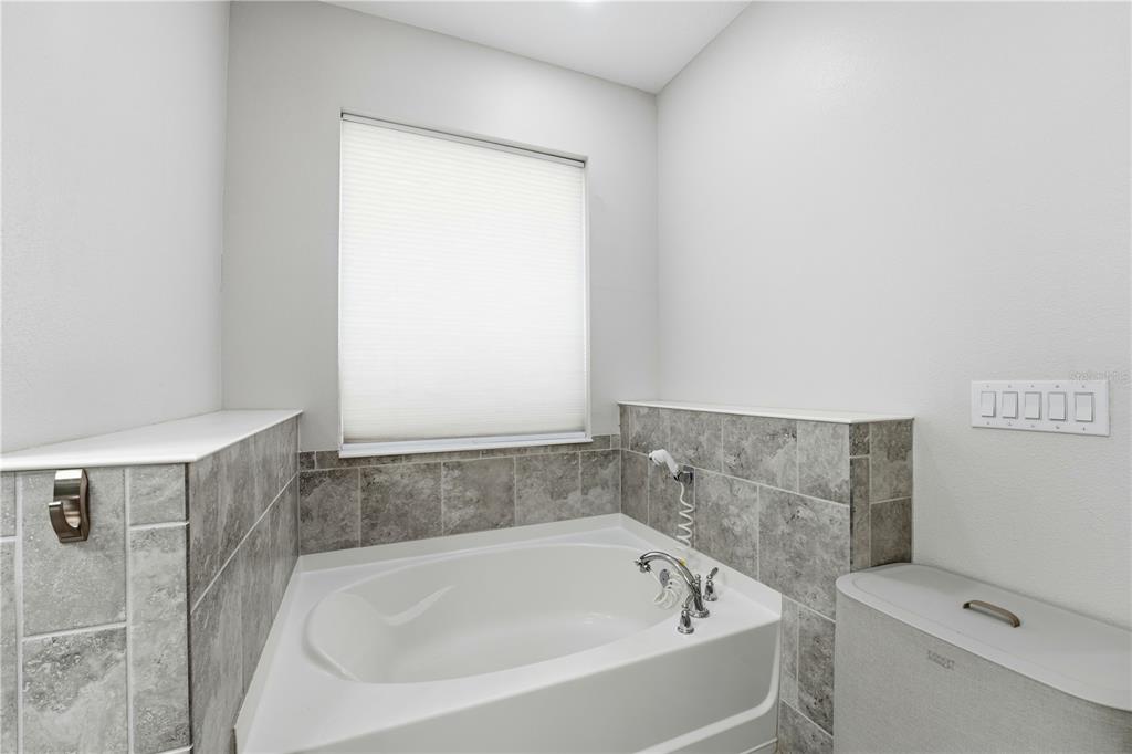 Winter Garden, Florida, 34787, United States, 5 Bedrooms Bedrooms, ,5 BathroomsBathrooms,Residential,For Sale,1987949