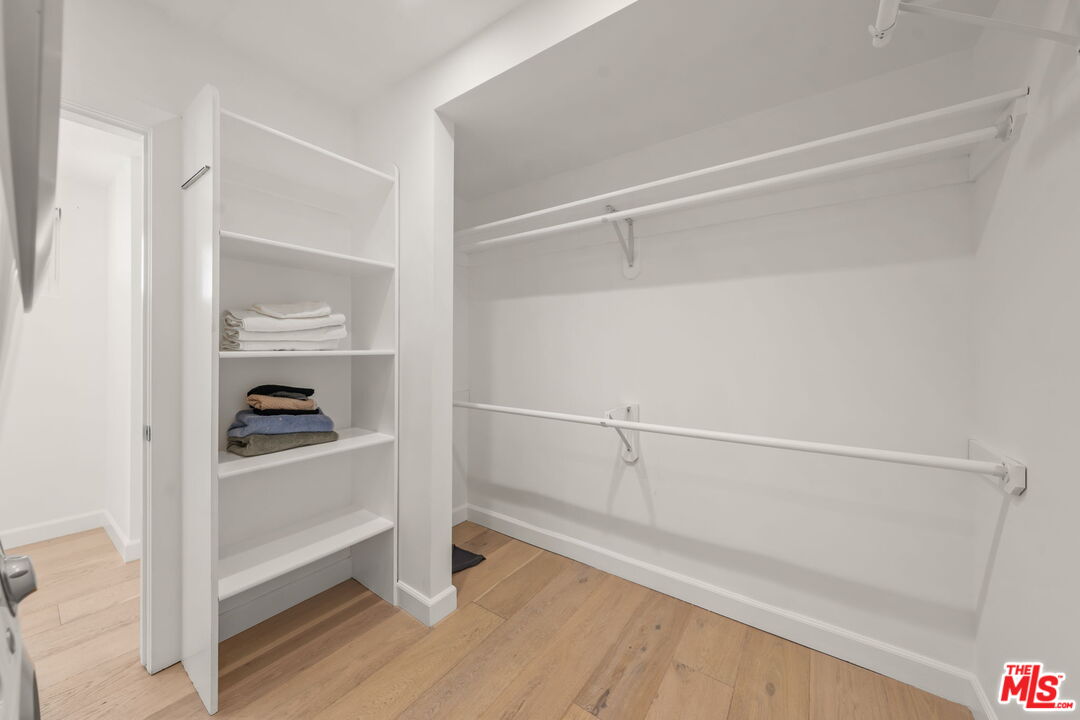 Los Angeles, California, 90046, United States, 3 Bedrooms Bedrooms, ,3 BathroomsBathrooms,Residential,For Sale,1989732