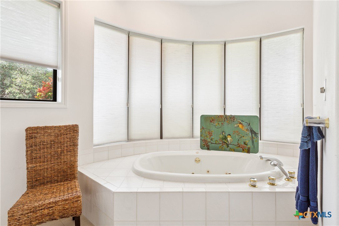 Salado, Texas, 76571, United States, 4 Bedrooms Bedrooms, ,7 BathroomsBathrooms,Residential,For Sale,1977249