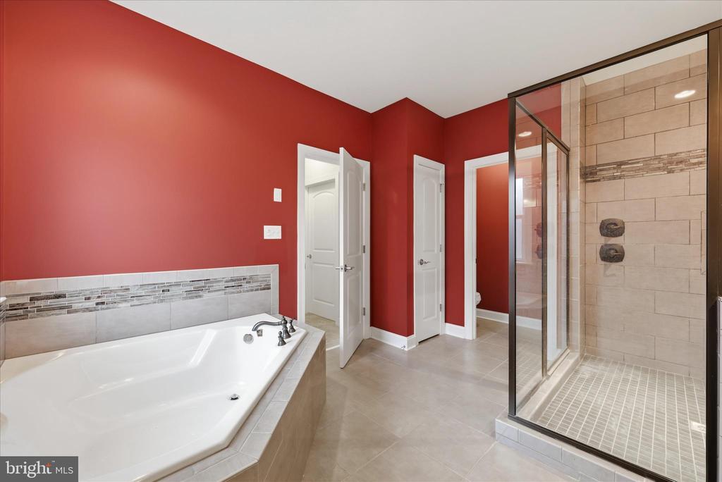 Winchester, Virginia, 22602, United States, 6 Bedrooms Bedrooms, ,5 BathroomsBathrooms,Residential,For Sale,2032756
