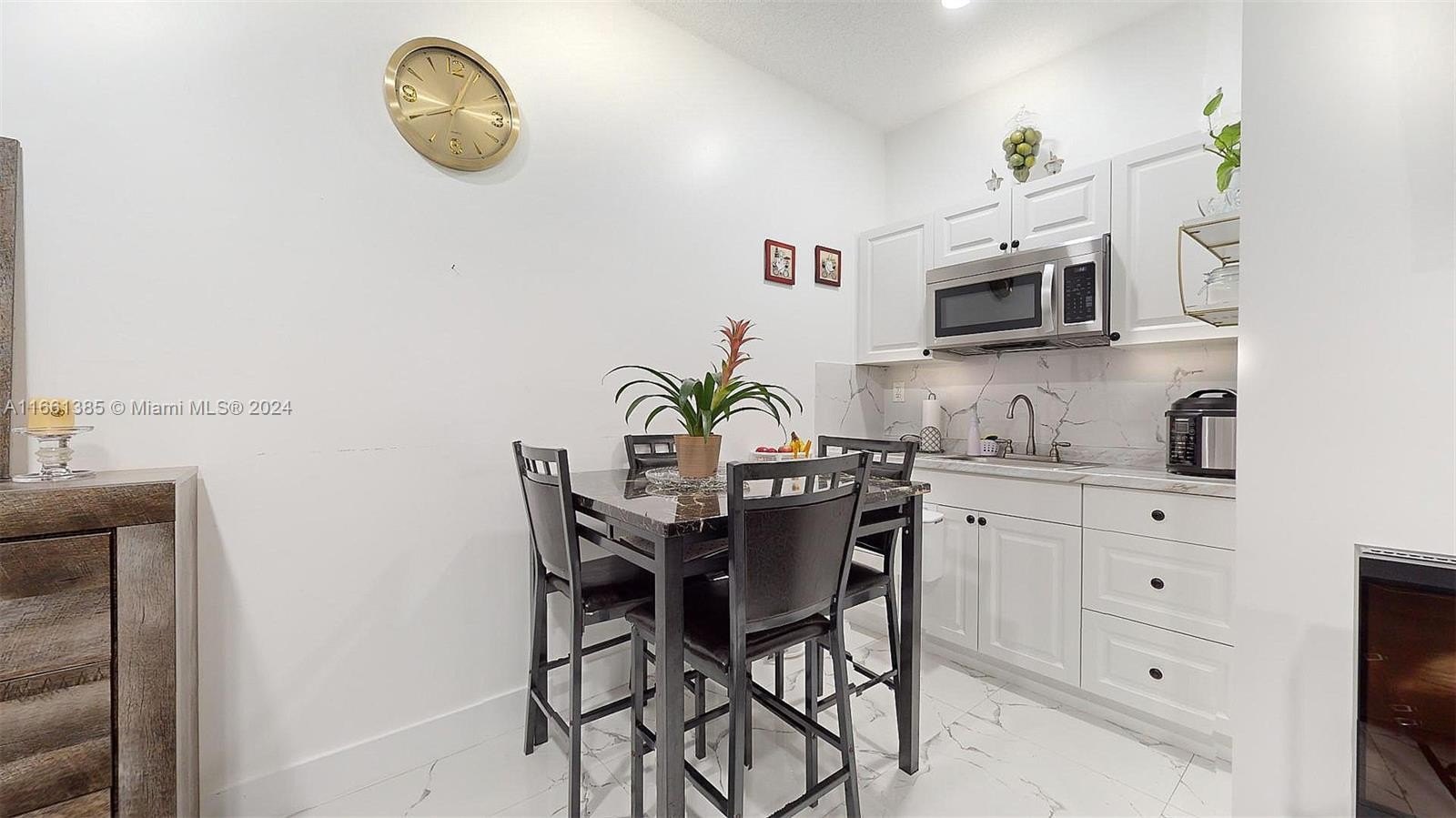 Miami, Florida, 33175, United States, 5 Bedrooms Bedrooms, ,4 BathroomsBathrooms,Residential,For Sale,1978992