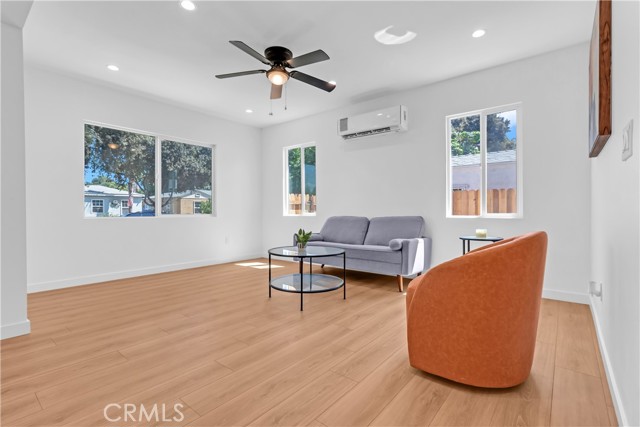 Long Beach, California, 90805, United States, 6 Bedrooms Bedrooms, ,Residential,For Sale,1943908