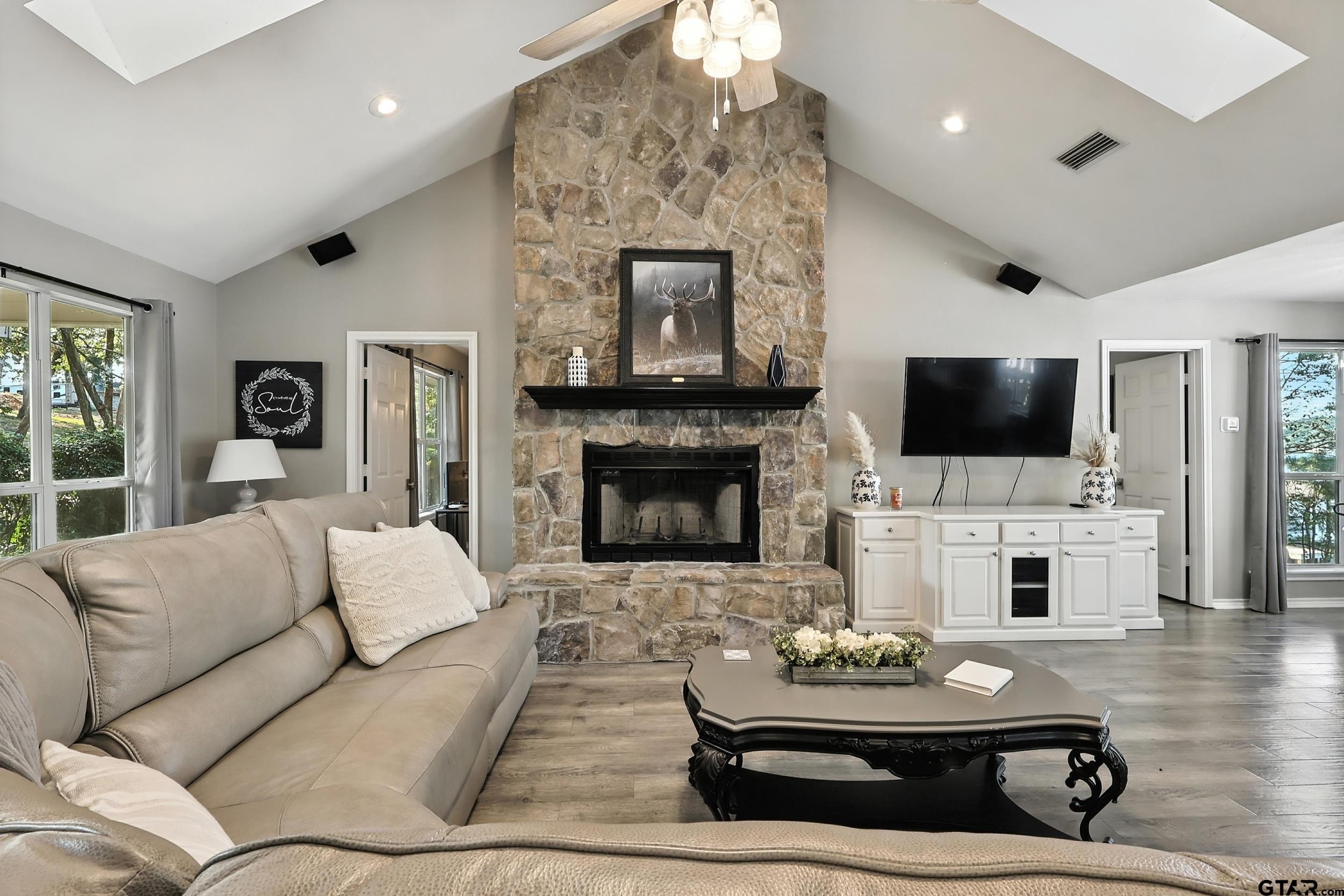 Pittsburg, Texas, 75686, United States, 3 Bedrooms Bedrooms, ,3 BathroomsBathrooms,Residential,For Sale,1977166