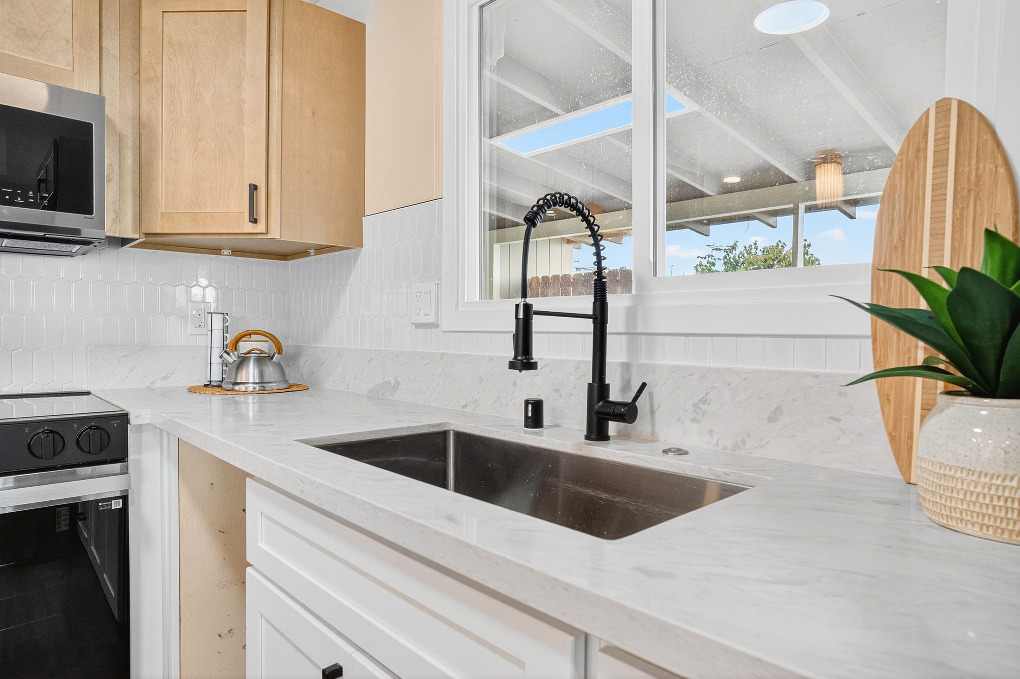 Honolulu, Hawaii, 96818, United States, 4 Bedrooms Bedrooms, ,4 BathroomsBathrooms,Residential,For Sale,2007893