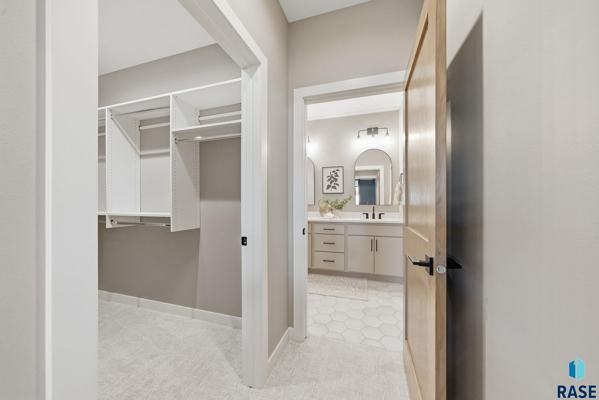 Sioux Falls, South Dakota, 57110, United States, 3 Bedrooms Bedrooms, ,3 BathroomsBathrooms,Residential,For Sale,2001465