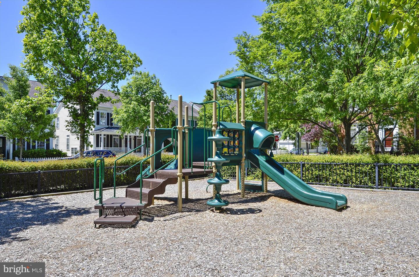 Gaithersburg, Maryland, 20878, United States, 5 Bedrooms Bedrooms, ,5 BathroomsBathrooms,Residential,For Sale,1907649