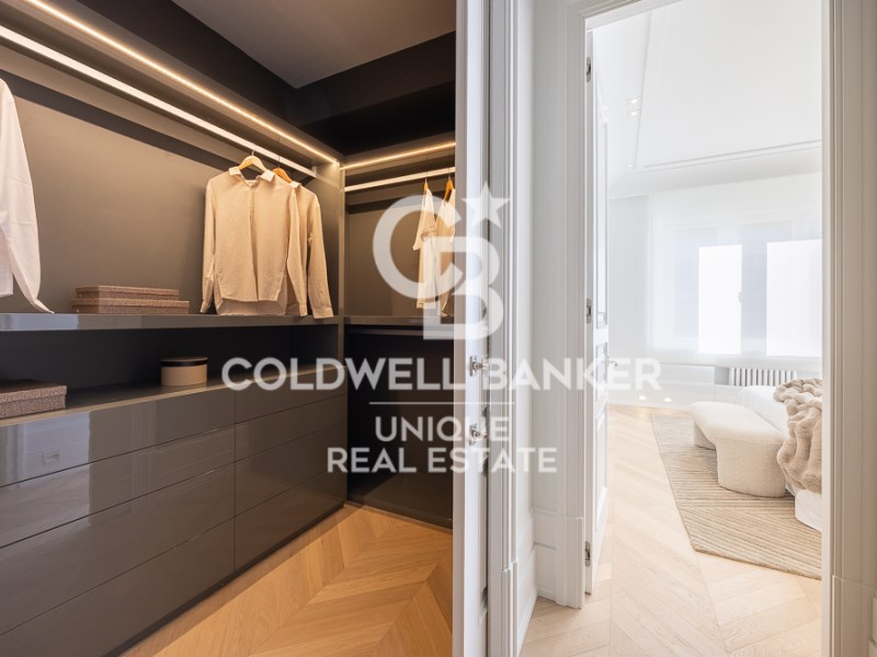 Madrid, Comunidad de Madrid, ES, 4 Bedrooms Bedrooms, ,5 BathroomsBathrooms,Residential,For Sale,1956005