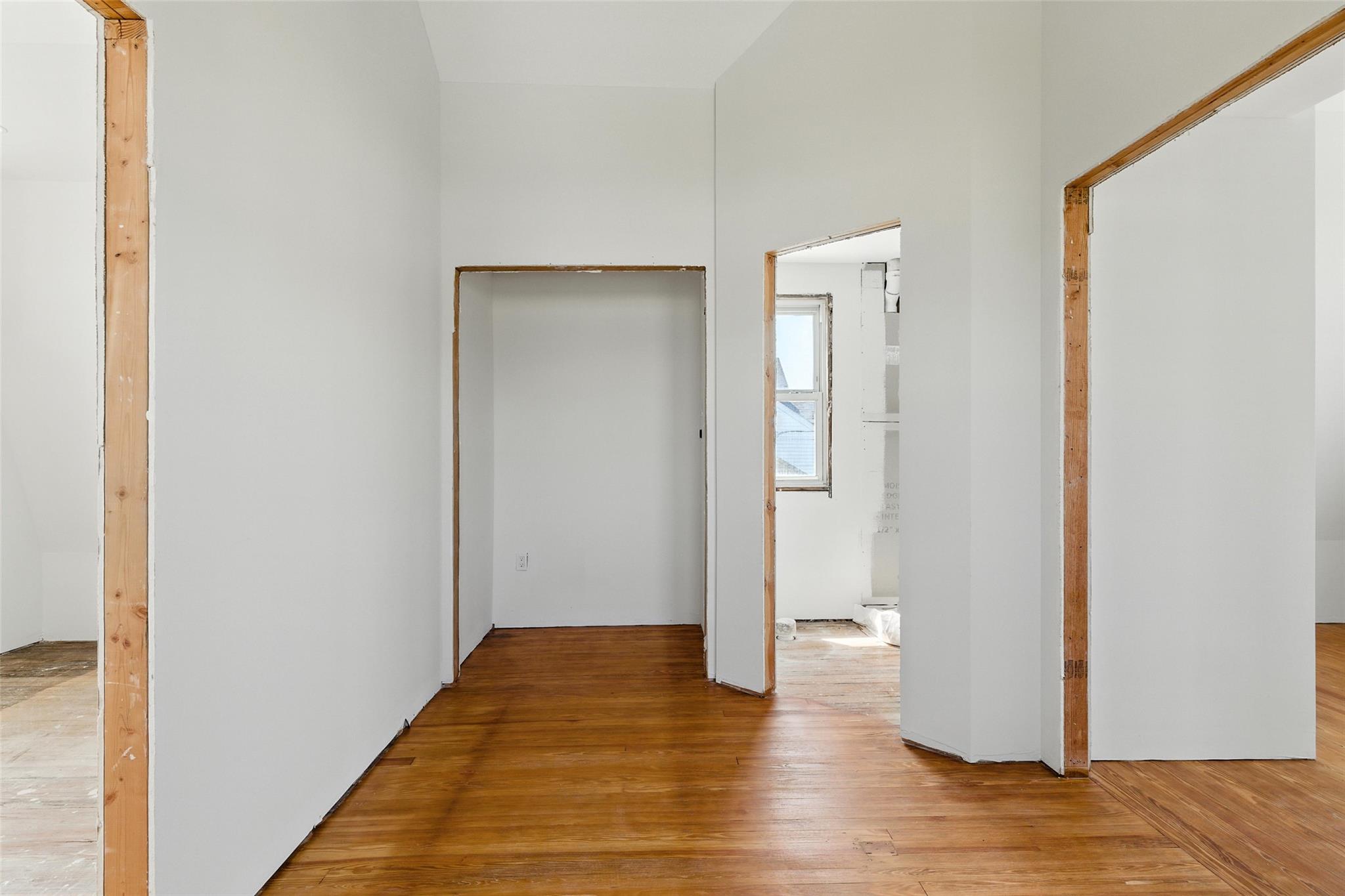 Seaford, New York, 11783, United States, 3 Bedrooms Bedrooms, ,2 BathroomsBathrooms,Residential,For Sale,1908312