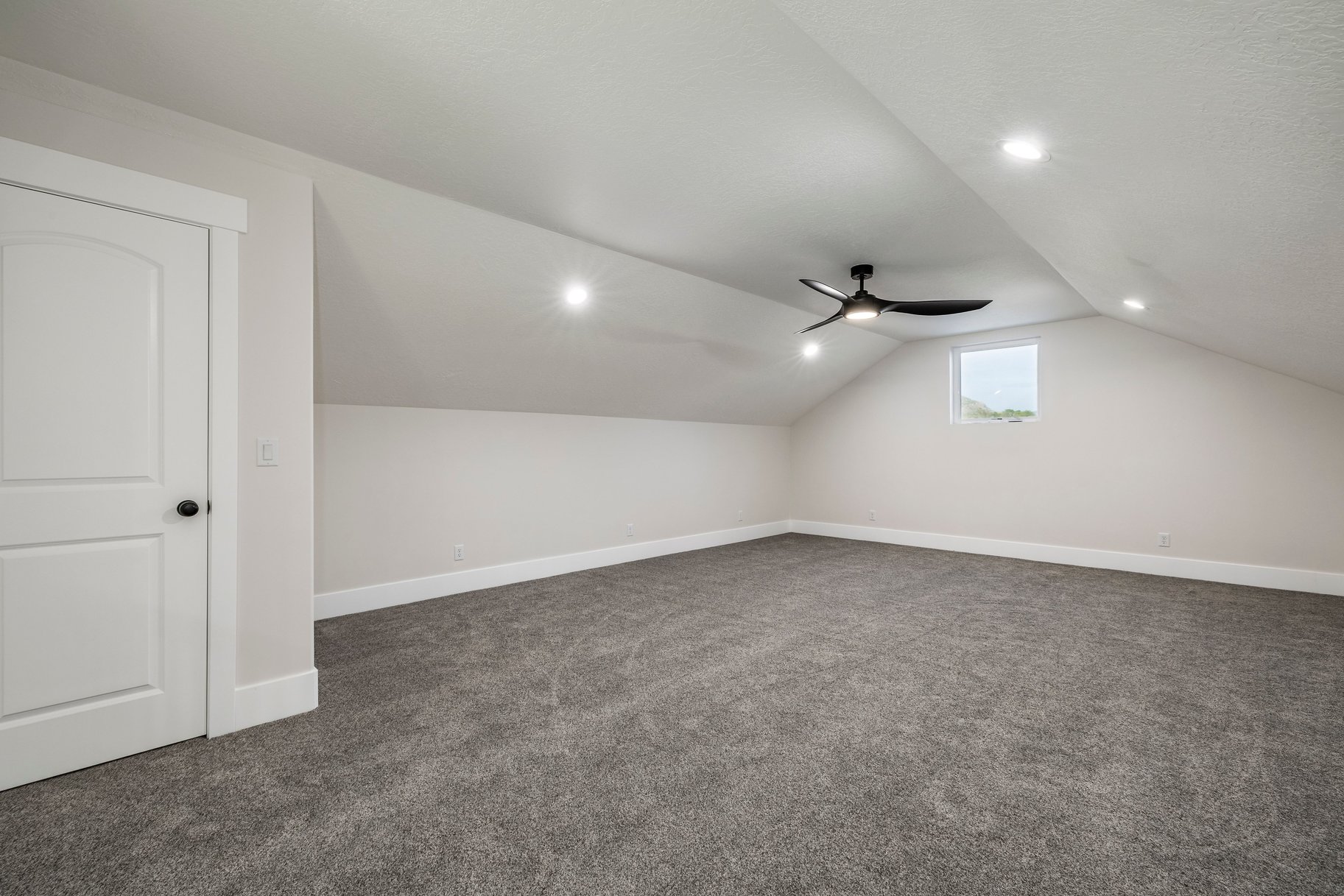  Brand New Hyrum Home. Thoughtfully Built, Beautiful Mountain Views. - 物件實景