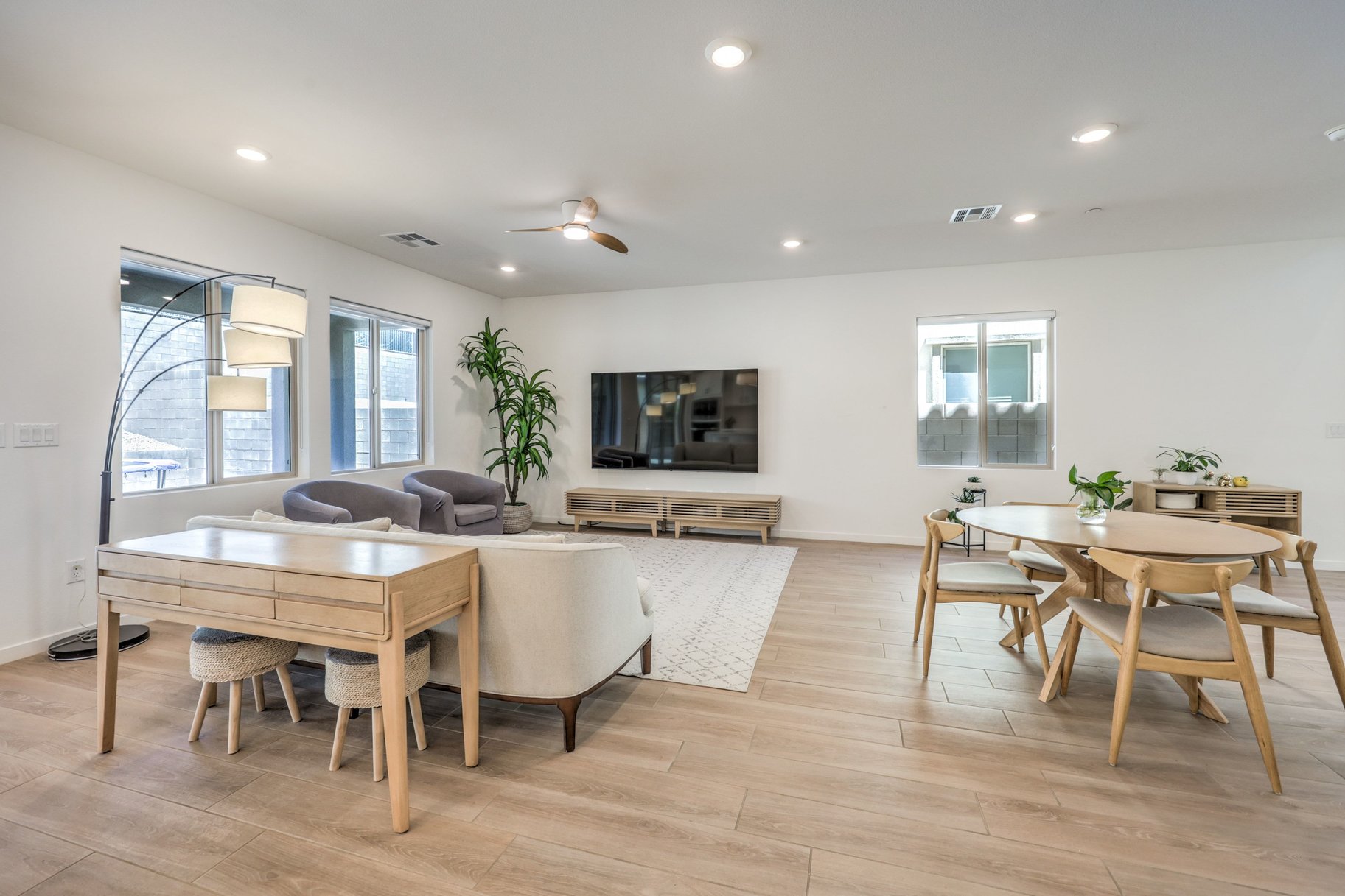  Beautifully Upgraded 2-Story Home in a Gated Community in Summerlin West - 物件實景