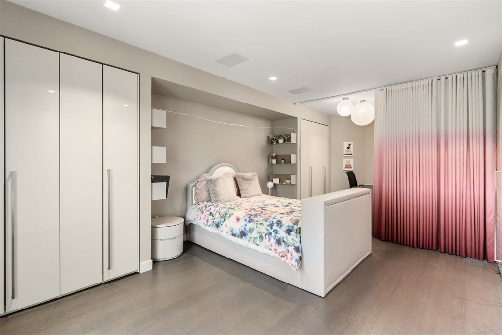 Brookline, Massachusetts, 02467, United States, 5 Bedrooms Bedrooms, ,6 BathroomsBathrooms,Residential,For Sale,1686608