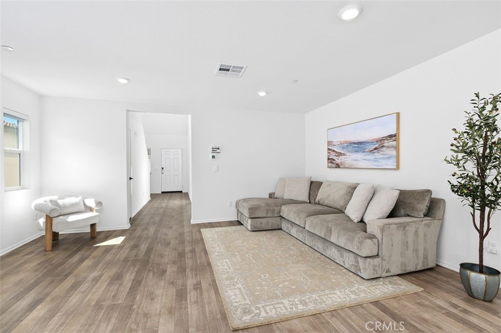 Winchester, California, 92596, United States, 5 Bedrooms Bedrooms, ,3 BathroomsBathrooms,Residential,For Sale,1986511