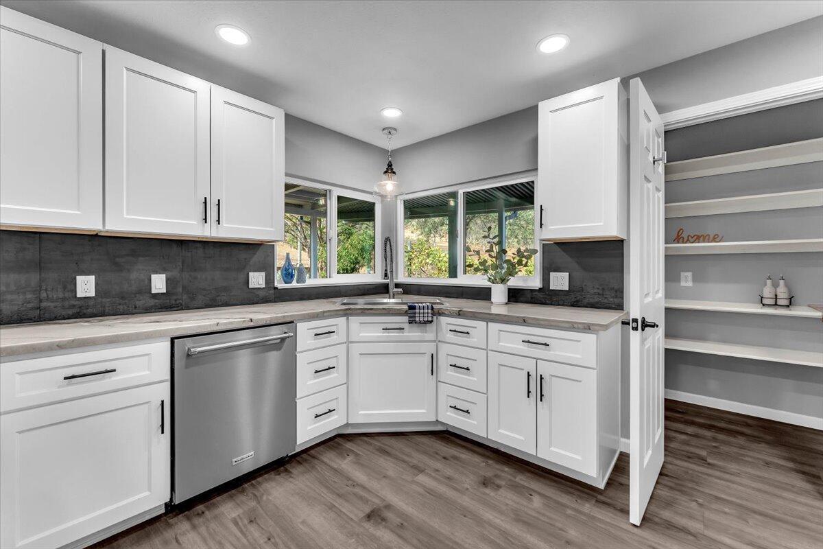 Redding, California, 96001, United States, 4 Bedrooms Bedrooms, ,3 BathroomsBathrooms,Residential,For Sale,1948468