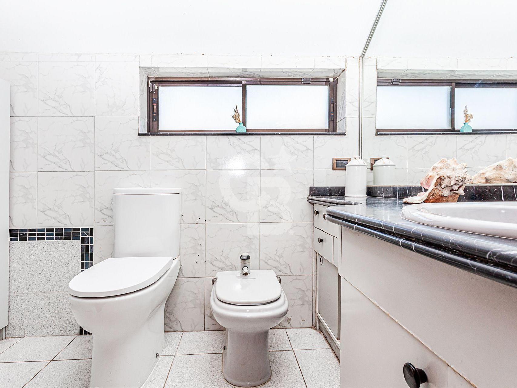 Las Condes, Chile, 5 Bedrooms Bedrooms, ,4 BathroomsBathrooms,Residential,For Sale,1996063