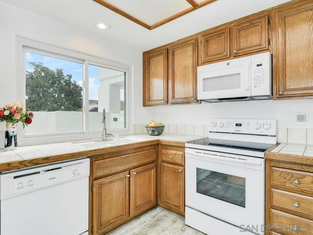 Oceanside, California, 92056, United States, 2 Bedrooms Bedrooms, ,1 BathroomBathrooms,Residential,For Sale,1866324