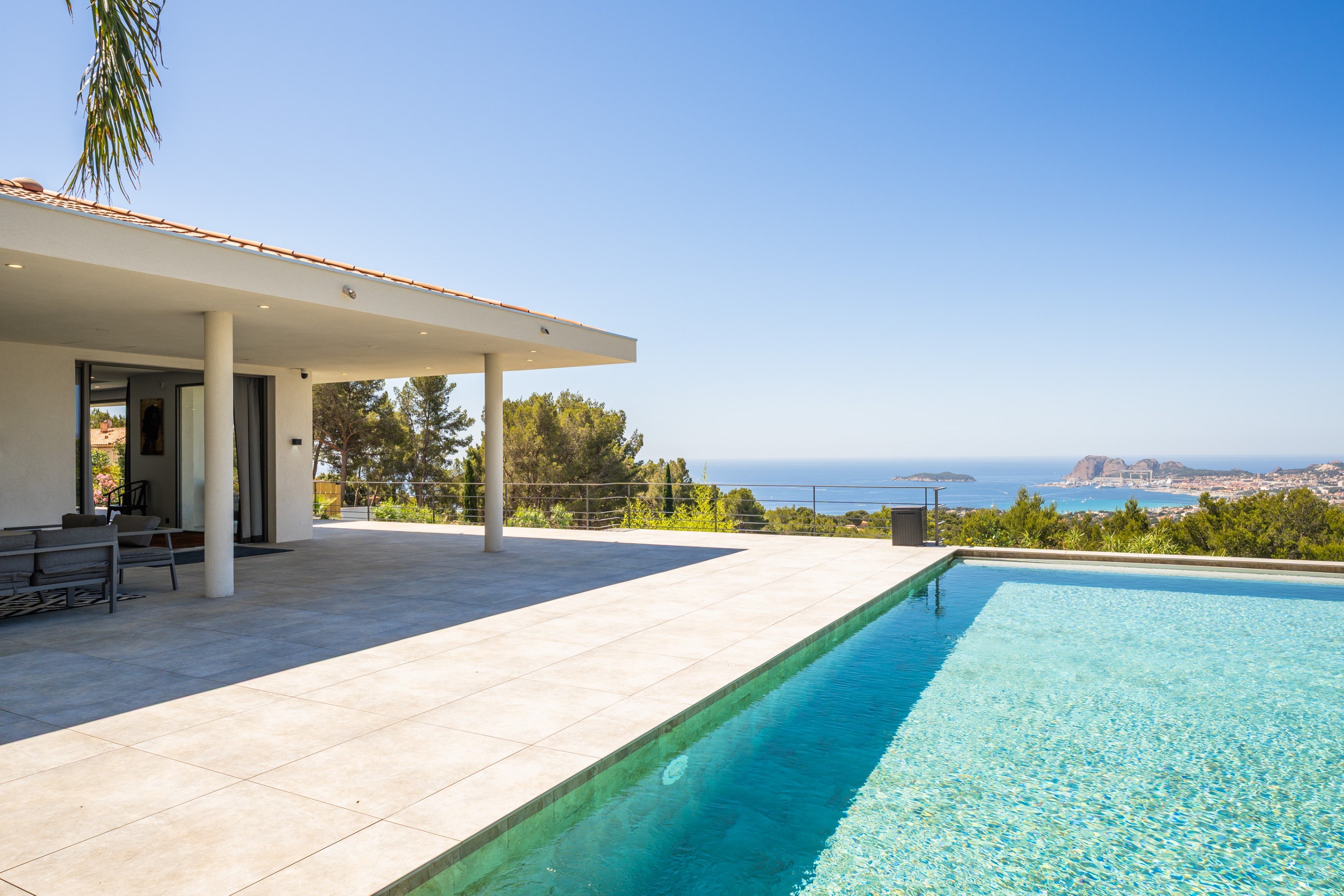  Ceyreste – Contemporary Villa with Exceptional Sea View, Expansive Garden - 物件實景