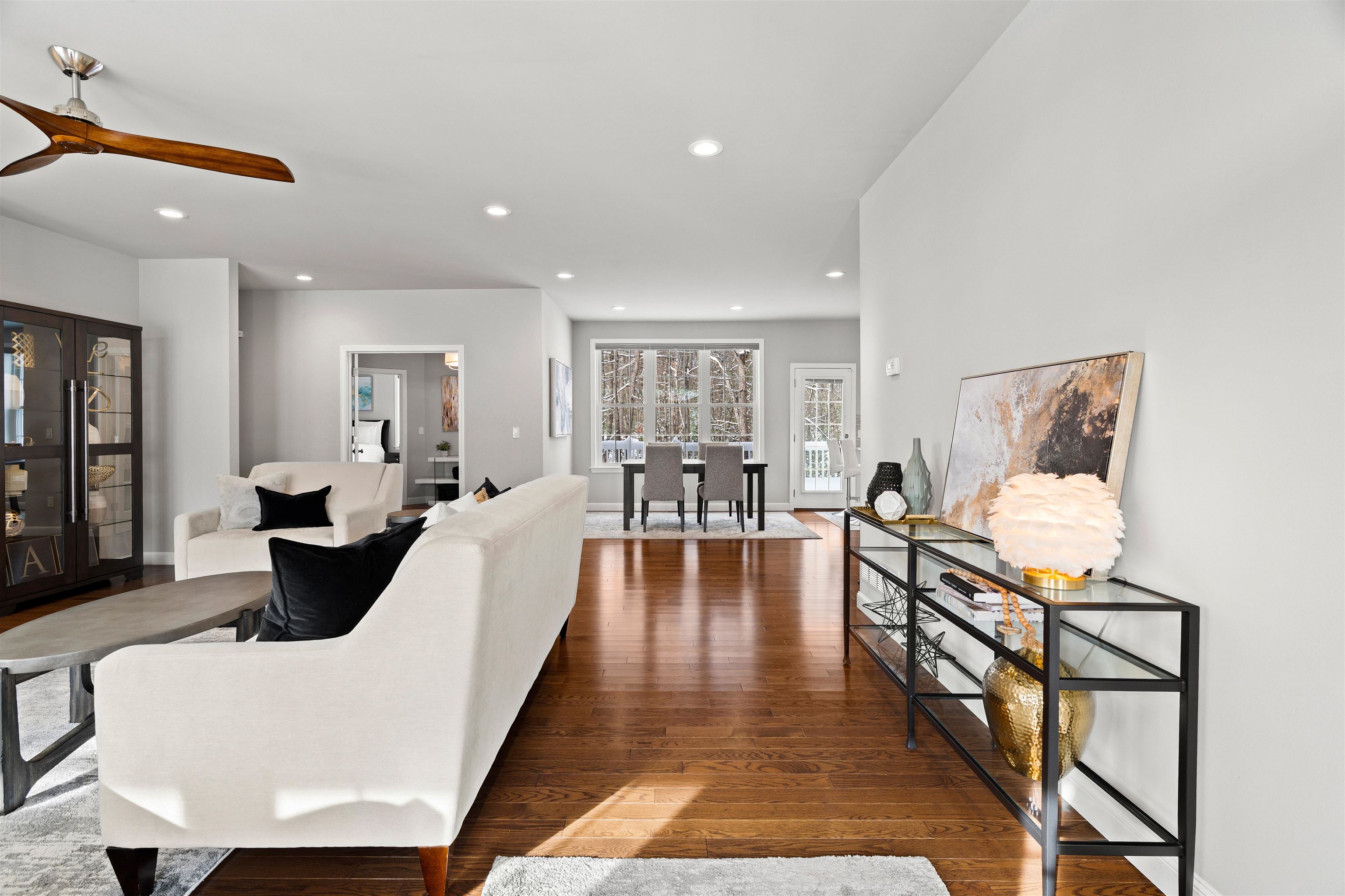 Manchester, New Hampshire, 03102, United States, 3 Bedrooms Bedrooms, ,3 BathroomsBathrooms,Residential,For Sale,2003193