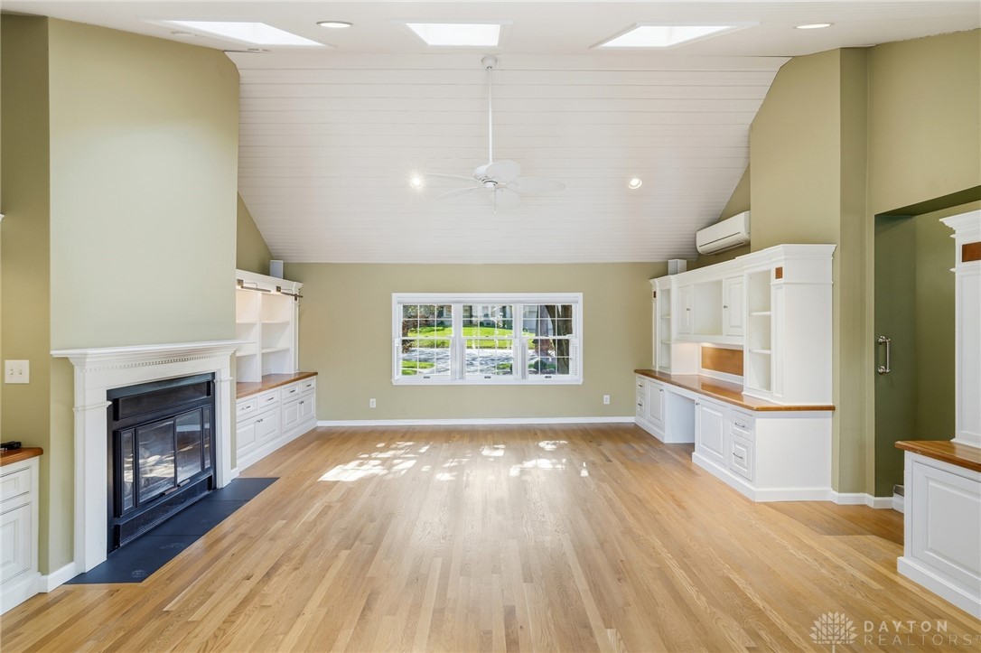 Oakwood, Ohio, 45409, United States, 4 Bedrooms Bedrooms, ,3 BathroomsBathrooms,Residential,For Sale,1987886