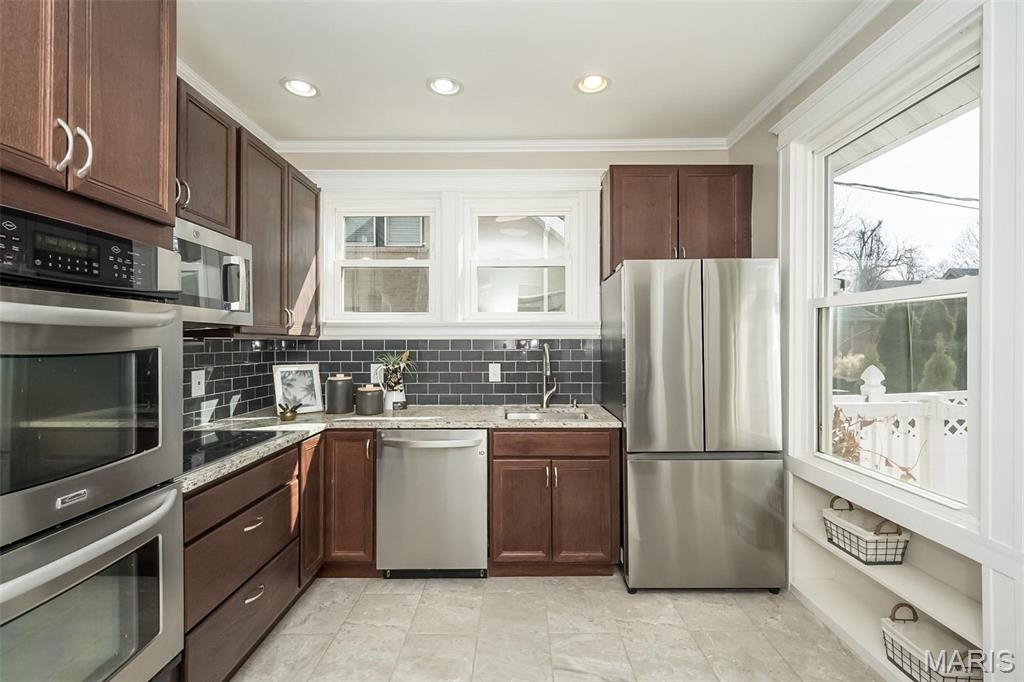 St Louis, Missouri, 63105, United States, 4 Bedrooms Bedrooms, ,4 BathroomsBathrooms,Residential,For Sale,1901233