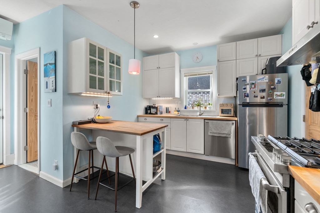 Somerville, Massachusetts, 02145, United States, 5 Bedrooms Bedrooms, ,3 BathroomsBathrooms,Residential,For Sale,1818195