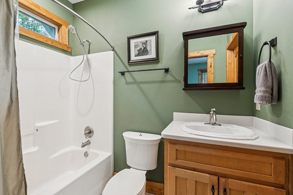 Ellijay, Georgia, 30540, United States, 3 Bedrooms Bedrooms, ,4 BathroomsBathrooms,Residential,For Sale,1952402