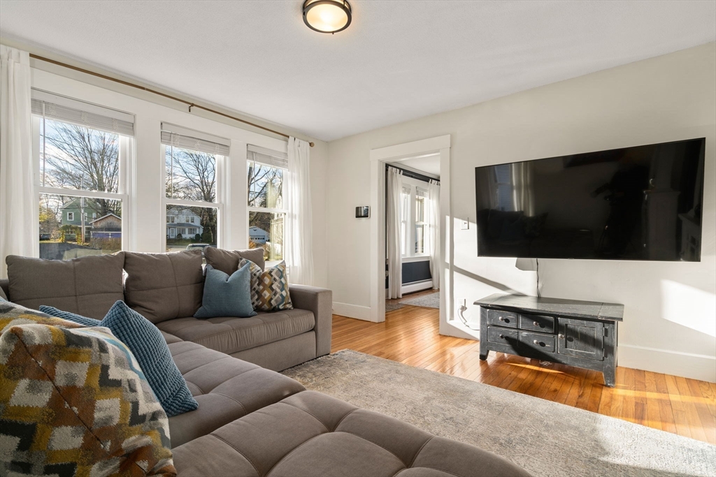 Maynard, Massachusetts, 01754, United States, 3 Bedrooms Bedrooms, ,2 BathroomsBathrooms,Residential,For Sale,1994472