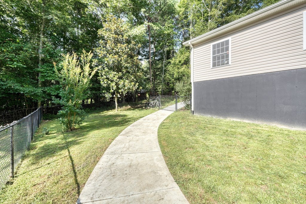 Murphy, North Carolina, 28906, United States, 3 Bedrooms Bedrooms, ,3 BathroomsBathrooms,Residential,For Sale,1902366