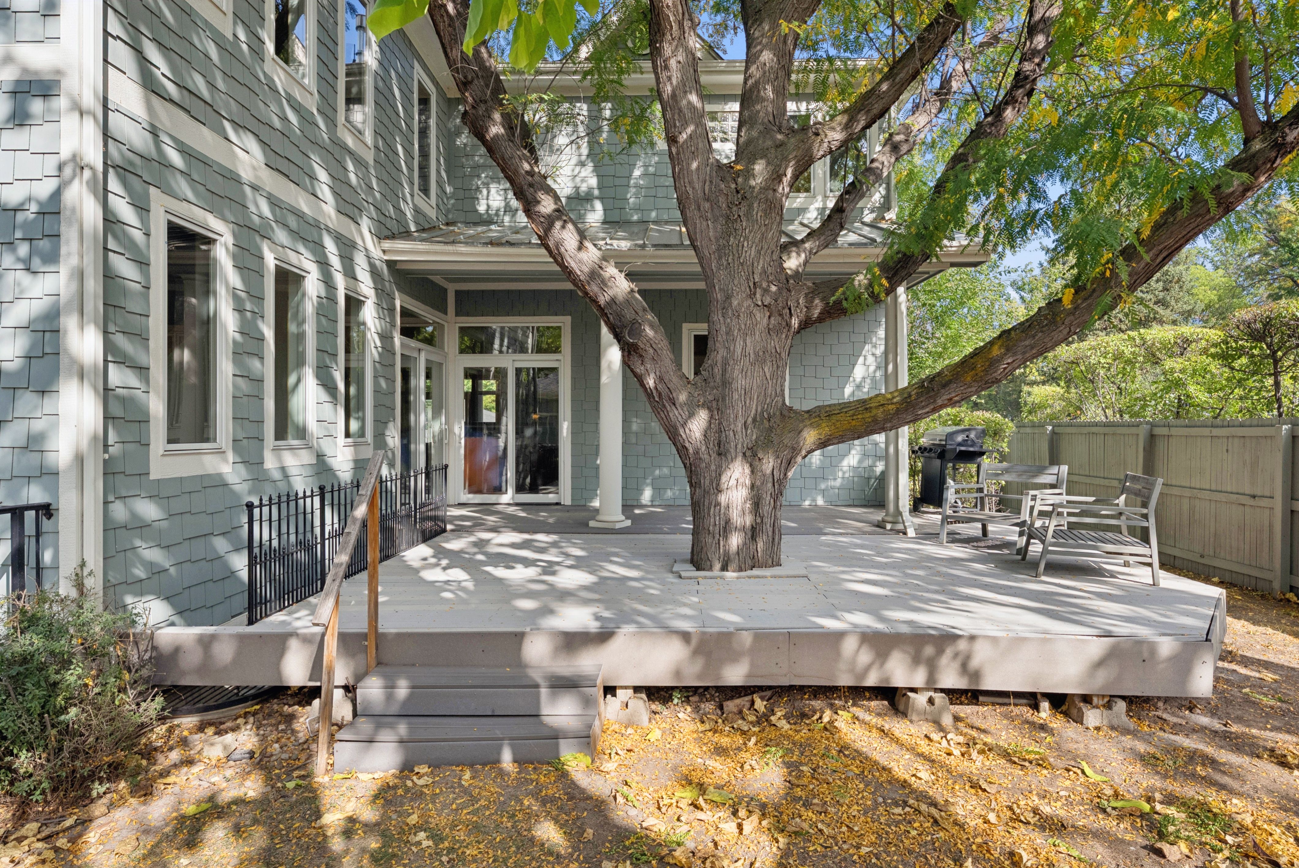 2895 S Cook Street  Finished Walkout Home - 物件實景