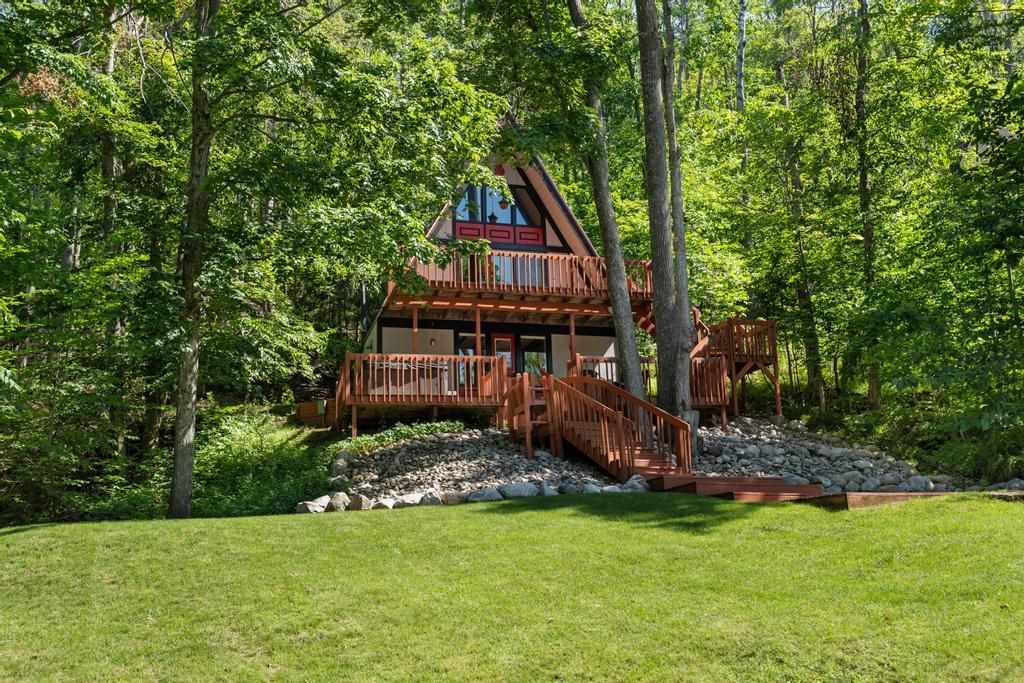 Harbor Springs, Michigan, 49740, United States, 2 Bedrooms Bedrooms, ,2 BathroomsBathrooms,Residential,For Sale,1901422