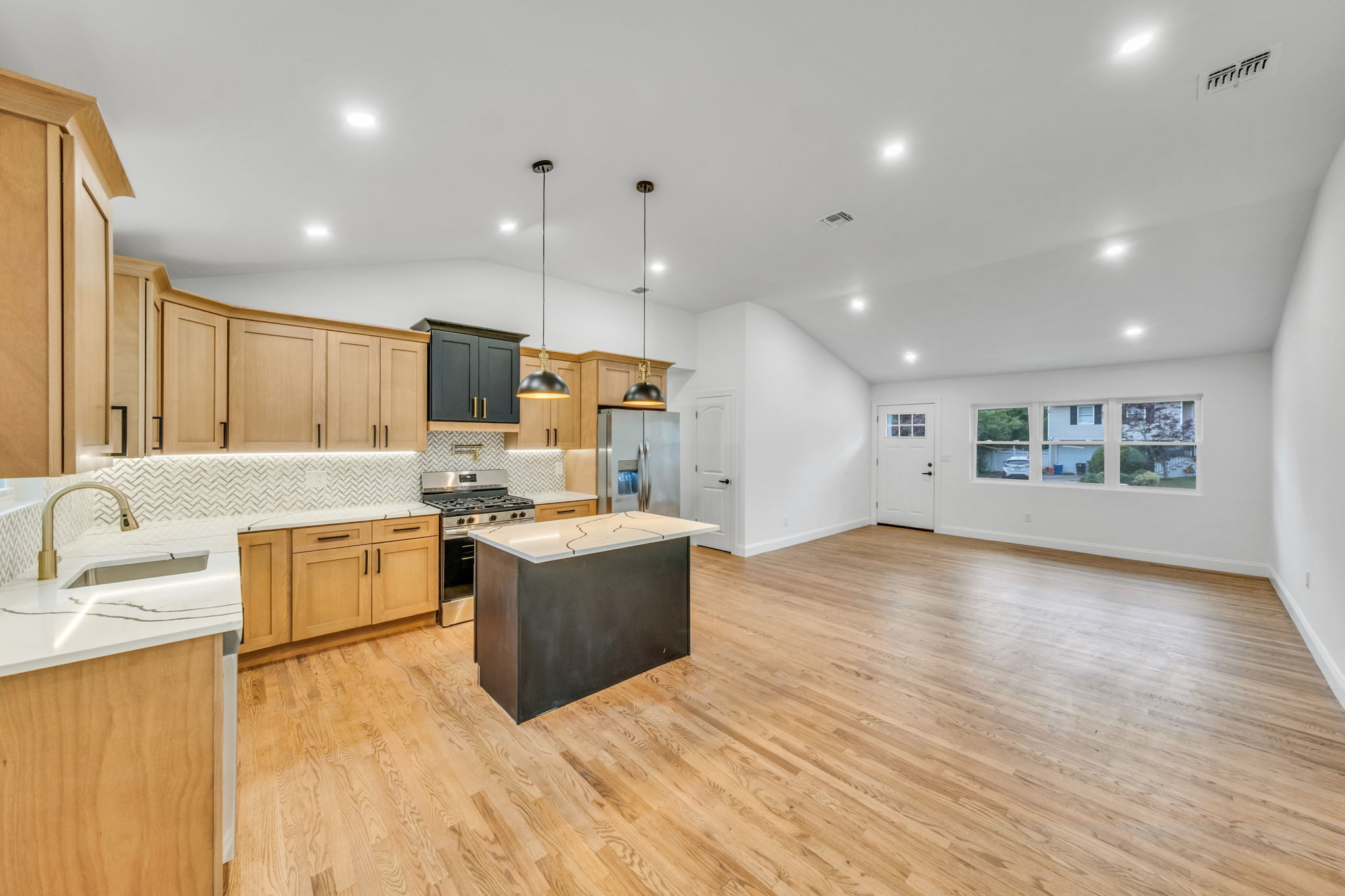 Centereach, New York, 11720, United States, 3 Bedrooms Bedrooms, ,3 BathroomsBathrooms,Residential,For Sale,1851254
