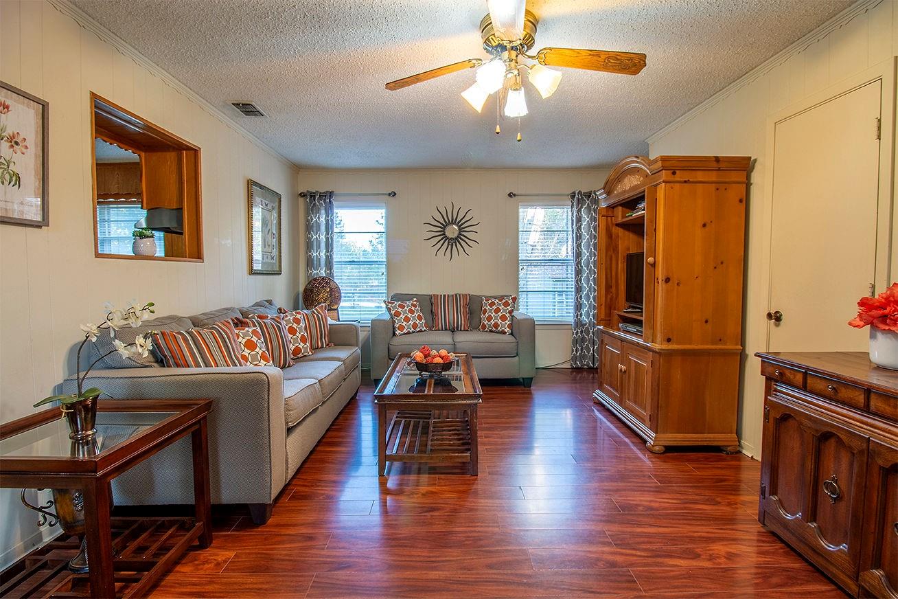 Grand Saline, Texas, 75140, United States, 4 Bedrooms Bedrooms, ,2 BathroomsBathrooms,Residential,For Sale,1857239