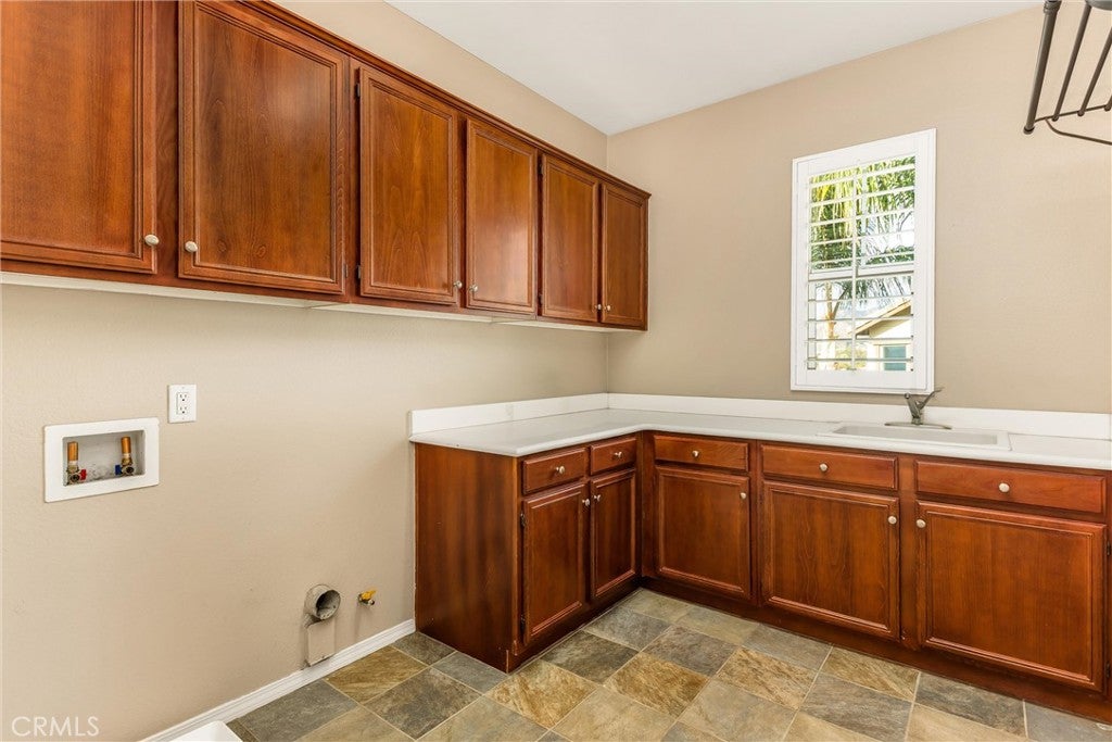 Highland, California, 92346, United States, 5 Bedrooms Bedrooms, ,5 BathroomsBathrooms,Residential,For Sale,1989215