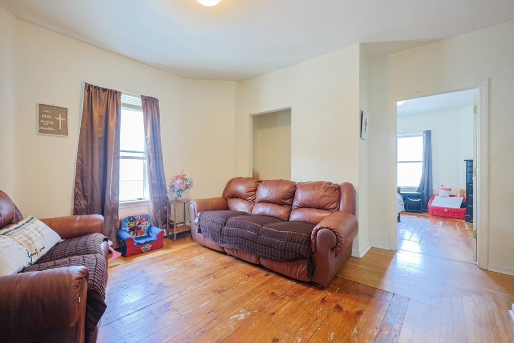 Lowell, Massachusetts, 01854, United States, 9 Bedrooms Bedrooms, ,3 BathroomsBathrooms,Residential,For Sale,1926214