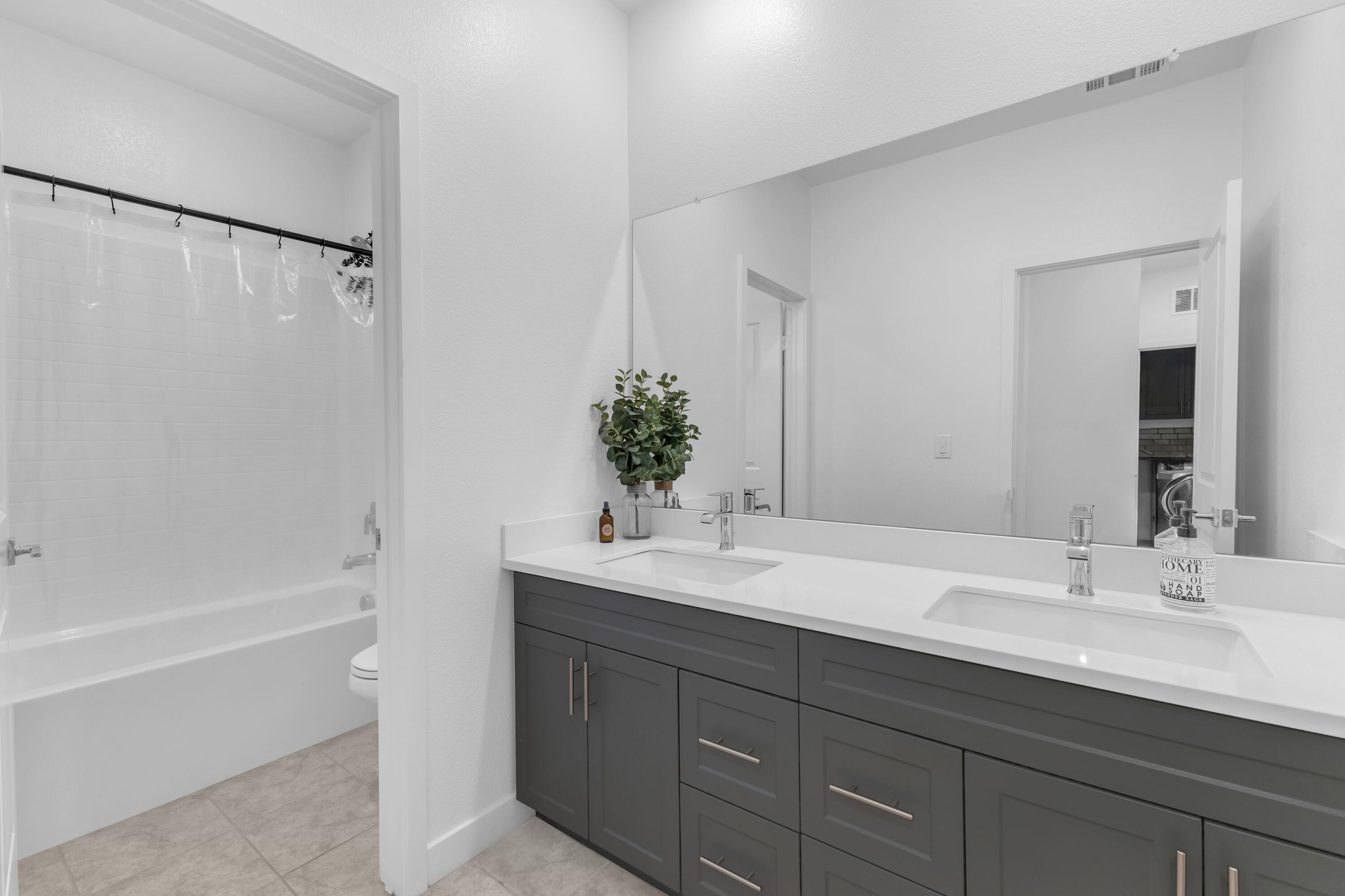 Palm Desert, California, 92211, United States, 4 Bedrooms Bedrooms, ,3 BathroomsBathrooms,Residential,For Sale,1898830