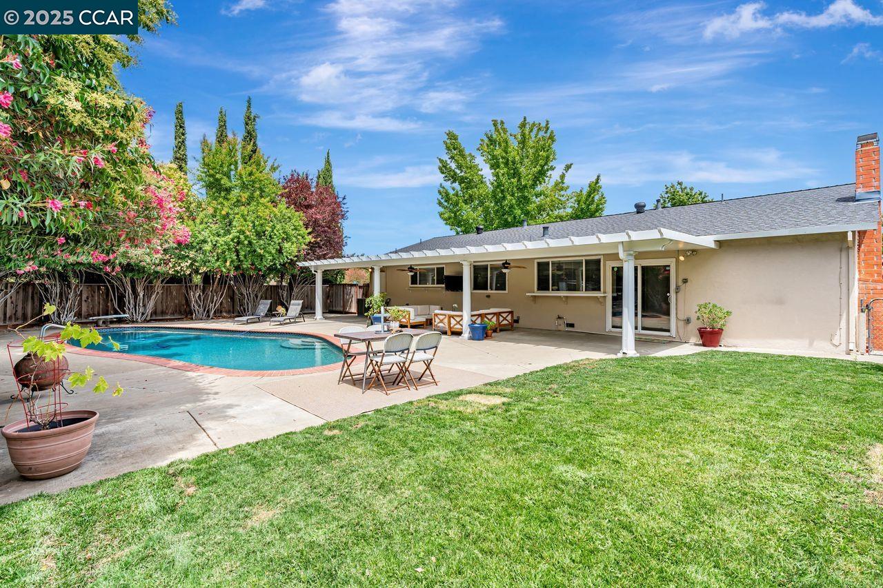 Concord, California, 94521, United States, 3 Bedrooms Bedrooms, ,2 BathroomsBathrooms,Residential,For Sale,1902059