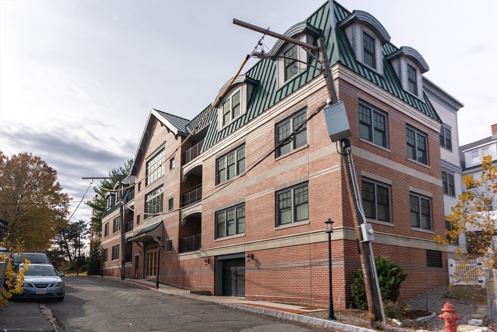 Winchester, Massachusetts, 01890, United States, 2 Bedrooms Bedrooms, ,2 BathroomsBathrooms,Residential,For Sale,1989425