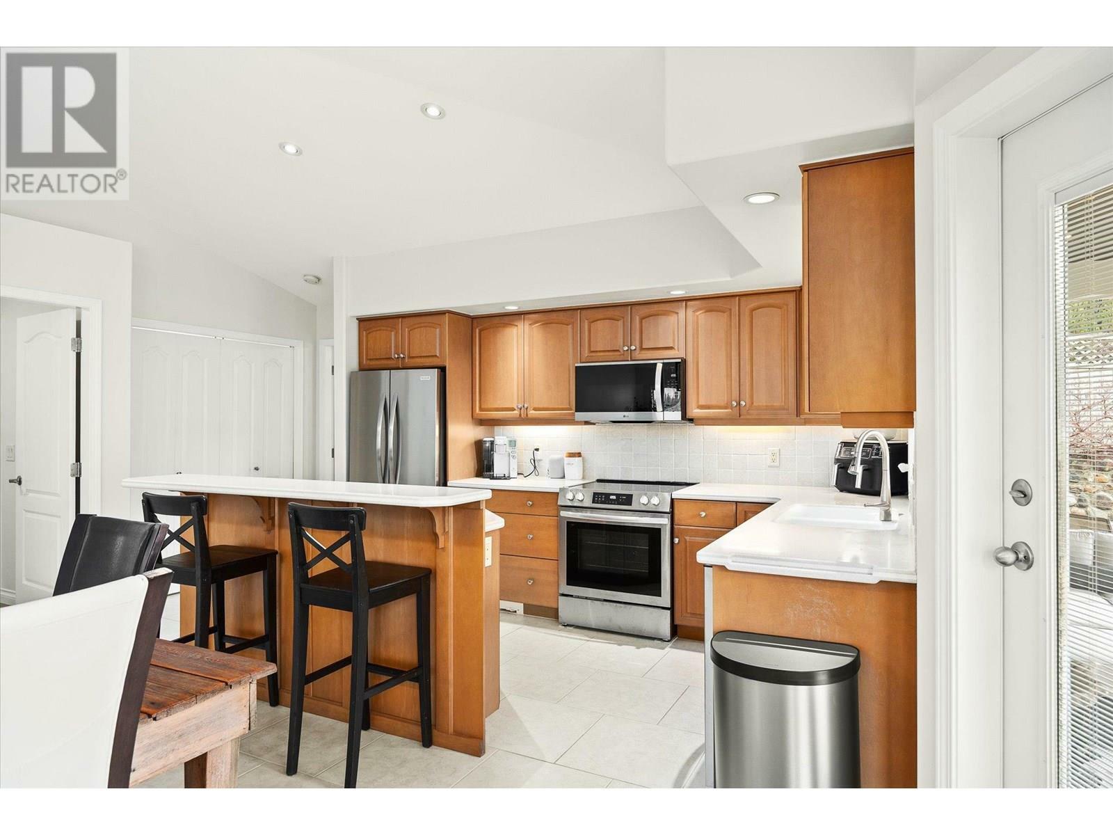 KELOWNA, British Columbia, V1W 4K9, CA, 4 Bedrooms Bedrooms, ,3 BathroomsBathrooms,Residential,For Sale,1865422