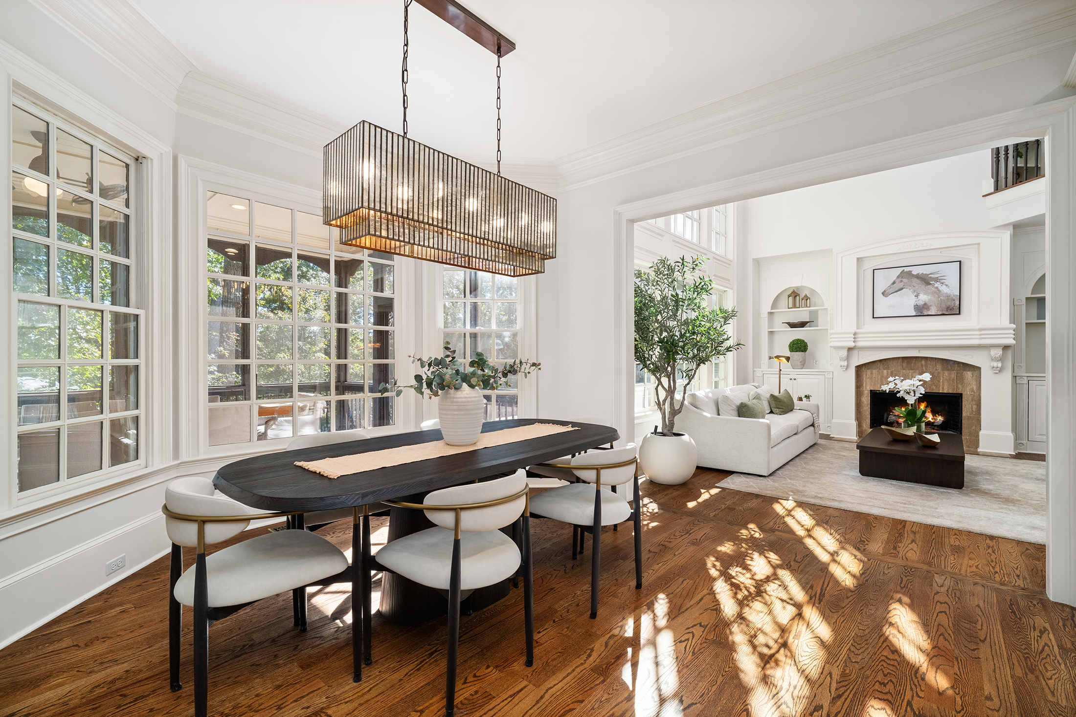  Located Within the Gated Greystone Farms Community in Milton - 物件實景