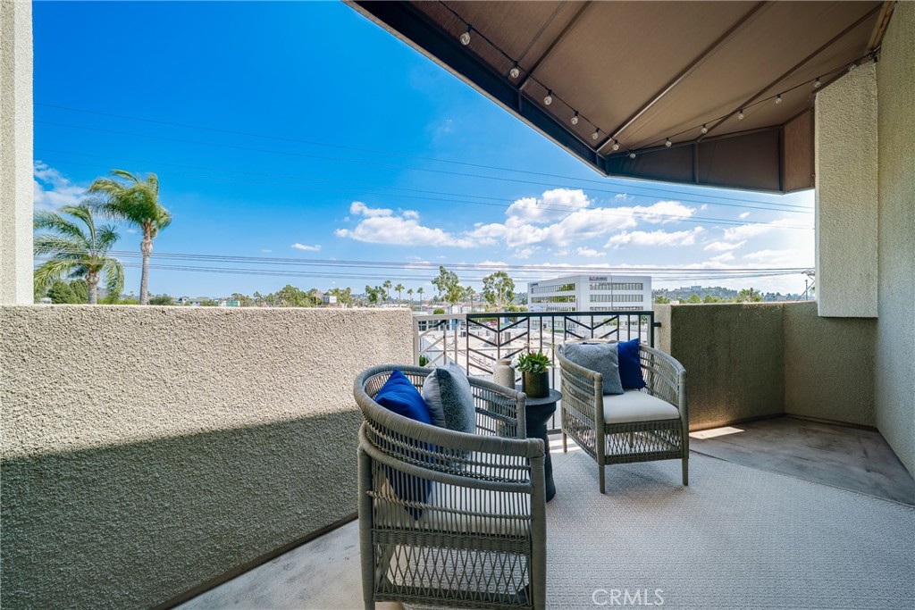 Glendale, California, 91205, United States, 2 Bedrooms Bedrooms, ,2 BathroomsBathrooms,Residential,For Sale,1950855