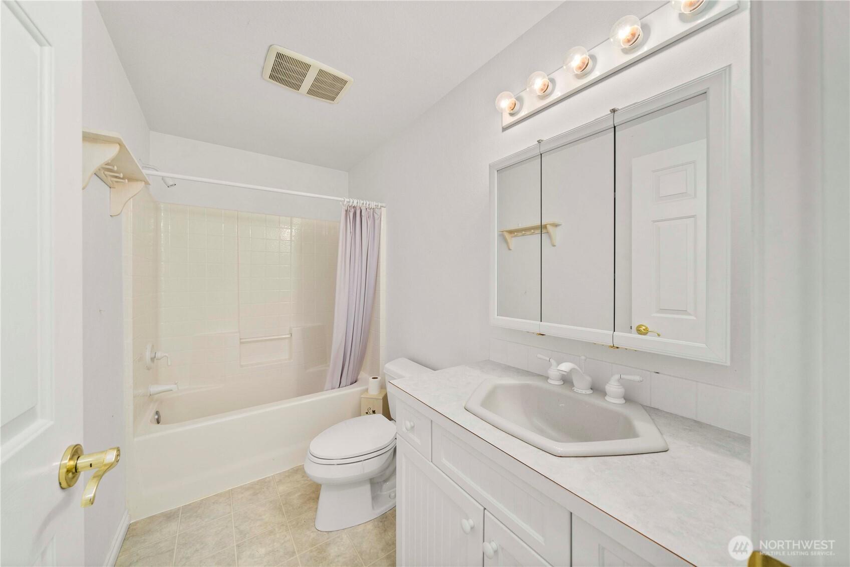 DES MOINES, Washington, 98198, United States, 5 Bedrooms Bedrooms, ,4 BathroomsBathrooms,Residential,For Sale,1927220