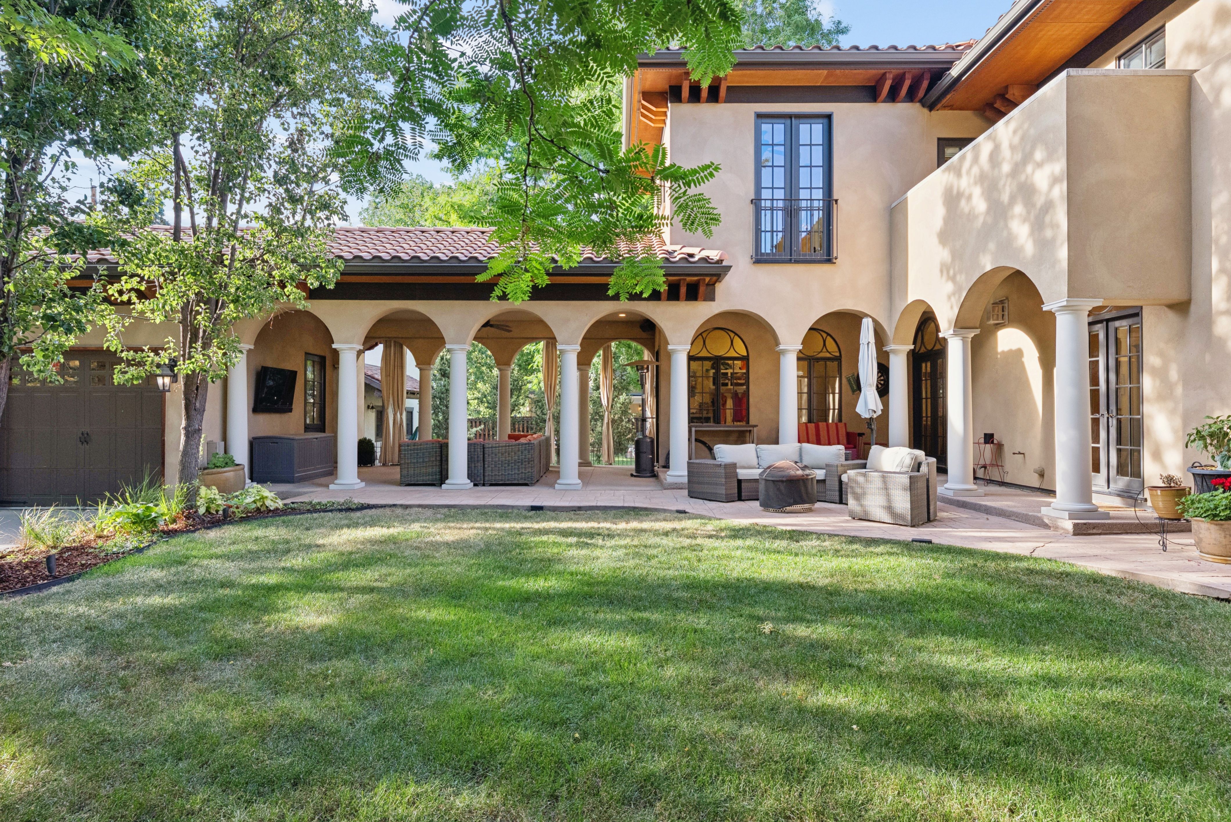  Tuscan Mediterranean-Inspired Estate - 物件實景