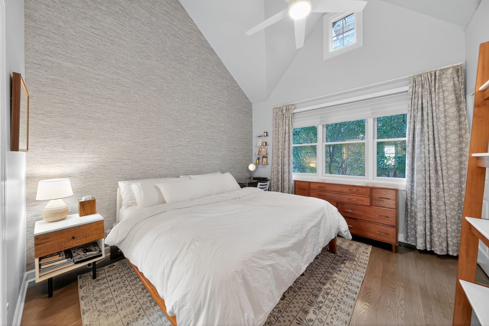 Chicago, Illinois, 60616, United States, 3 Bedrooms Bedrooms, ,3 BathroomsBathrooms,Residential,For Sale,1986457