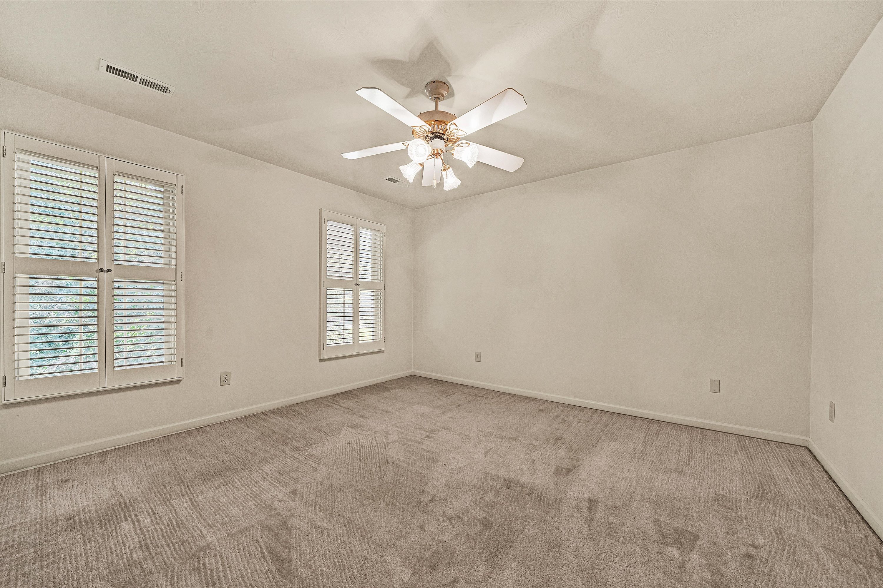 Bedford, Virginia, 24523, United States, 4 Bedrooms Bedrooms, ,4 BathroomsBathrooms,Residential,For Sale,1914324