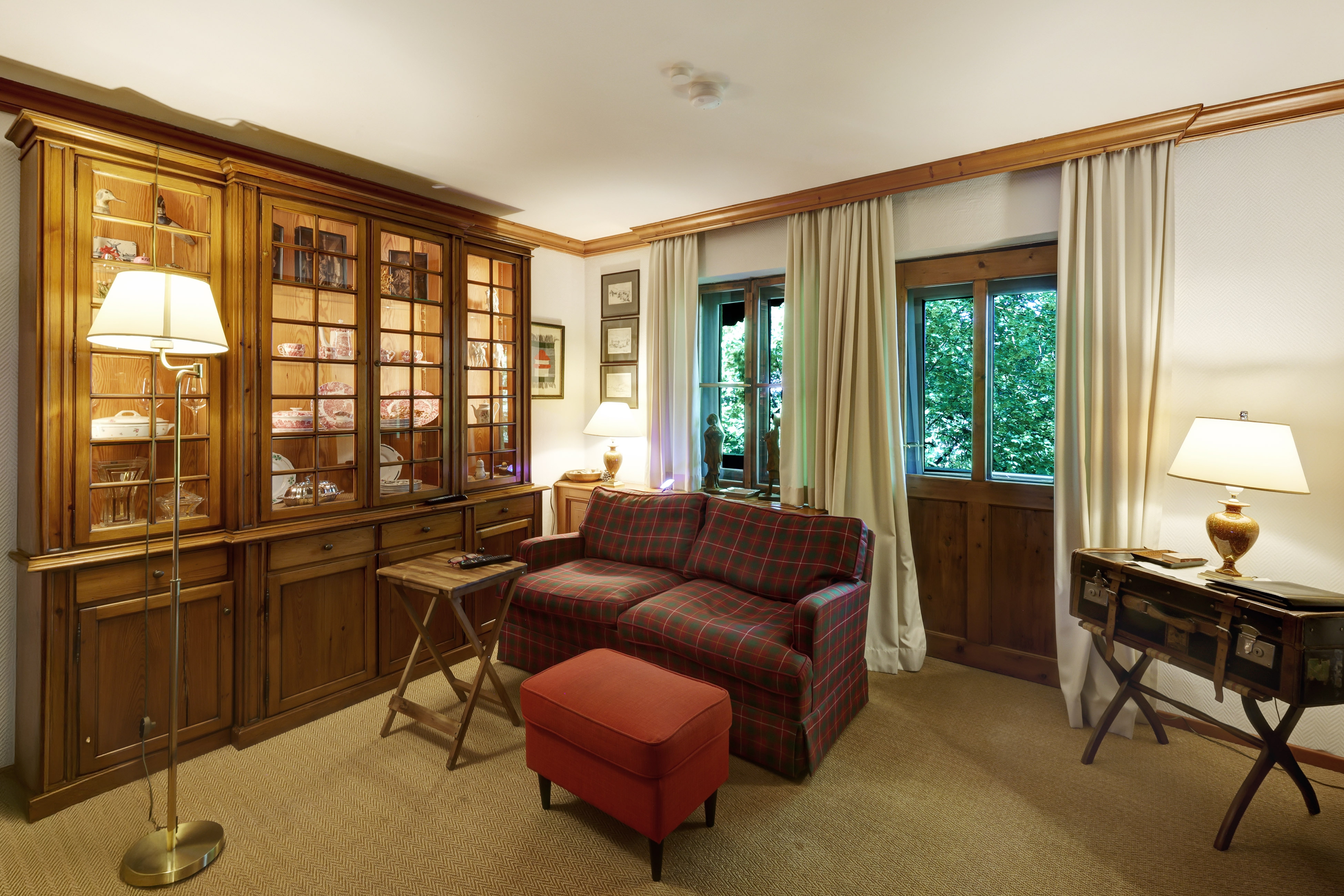  A charming country house in the traditional style—surrounded by mature trees - 物件實景