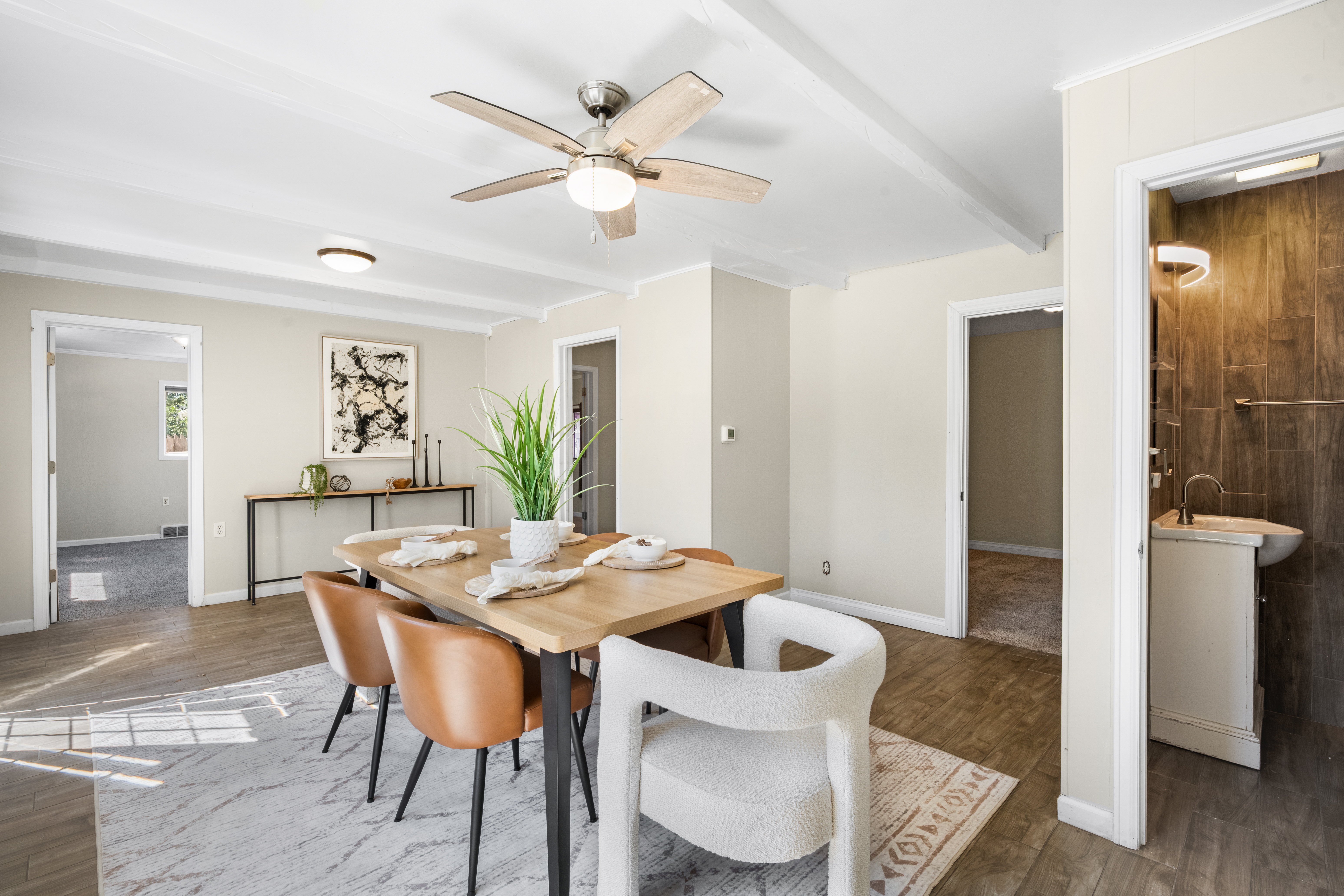  5 Bedroom Home Just Steps From Huston Lake Park - 物件實景