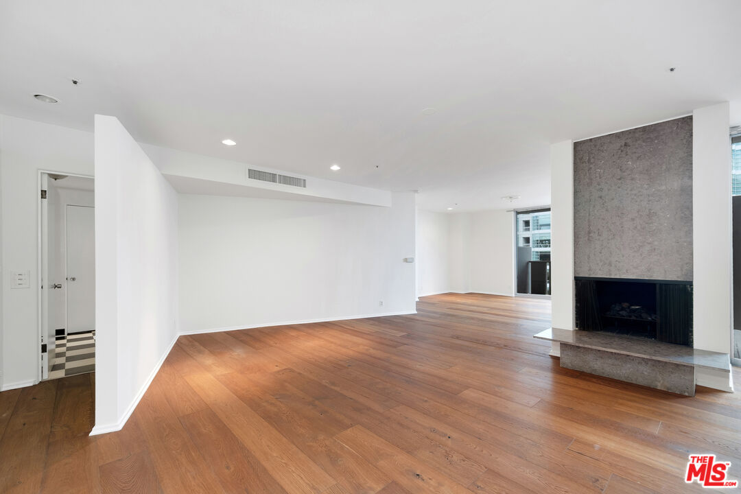 Los Angeles, California, 90024, United States, 2 Bedrooms Bedrooms, ,3 BathroomsBathrooms,Residential,For Sale,1817852