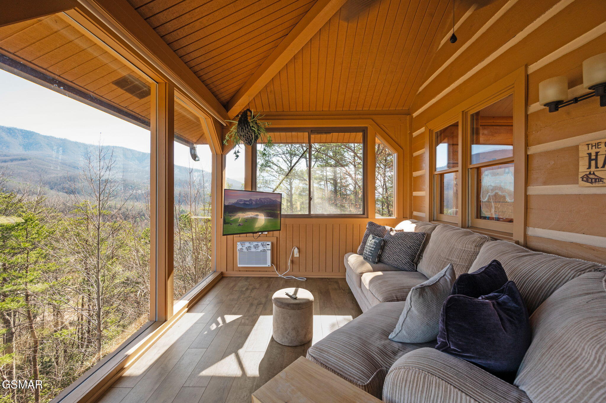 Gatlinburg, Tennessee, 37738, United States, 3 Bedrooms Bedrooms, ,3 BathroomsBathrooms,Residential,For Sale,1977733