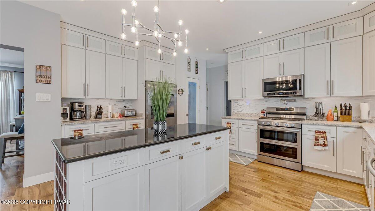 East Stroudsburg, Pennsylvania, 18302, United States, 5 Bedrooms Bedrooms, ,4 BathroomsBathrooms,Residential,For Sale,1980579