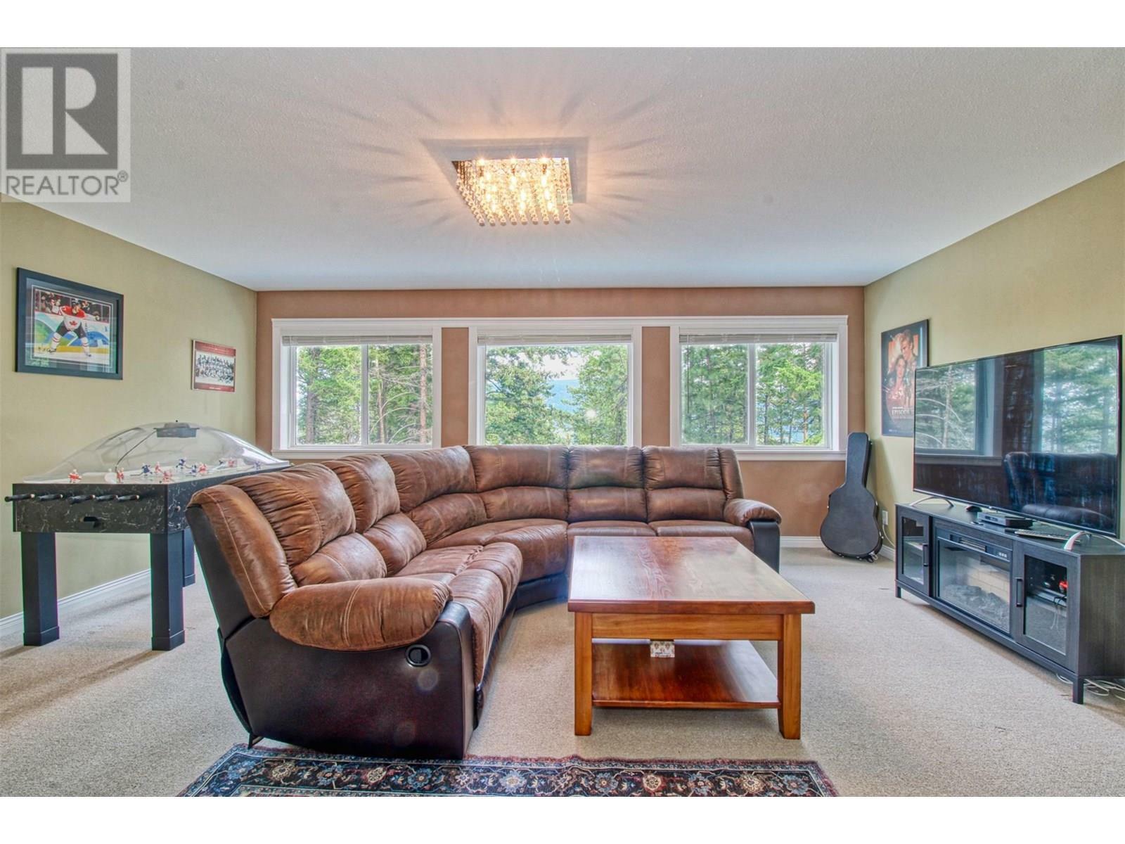 KELOWNA, British Columbia, V1Z 3W4, CA, 5 Bedrooms Bedrooms, ,3 BathroomsBathrooms,Residential,For Sale,1876914