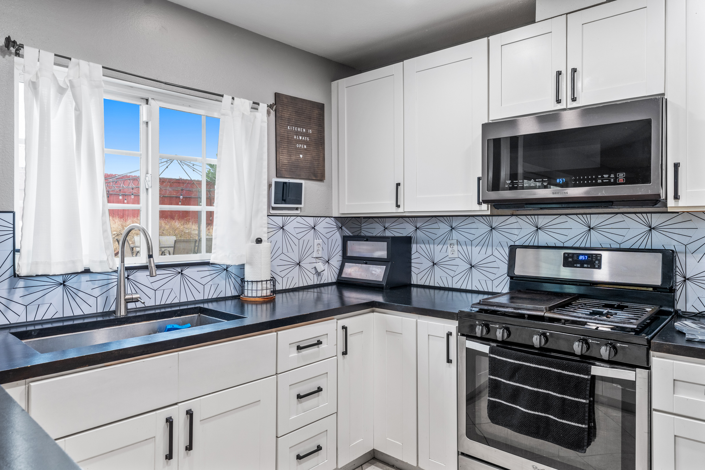 Rialto, California, 92376, United States, 4 Bedrooms Bedrooms, ,2 BathroomsBathrooms,Residential,For Sale,1994272